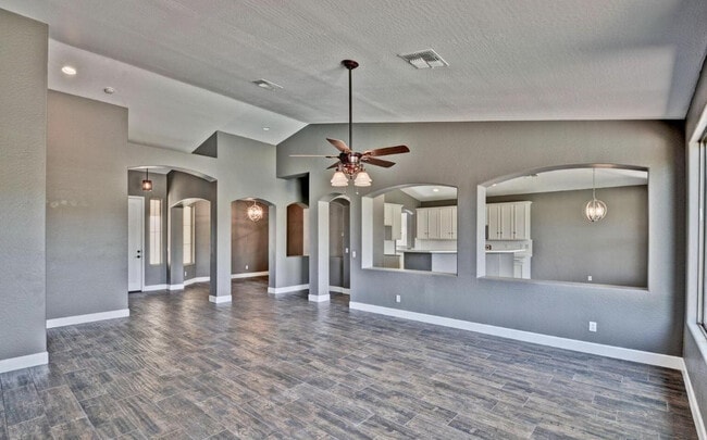 property at 14284 W Woodbridge Ave