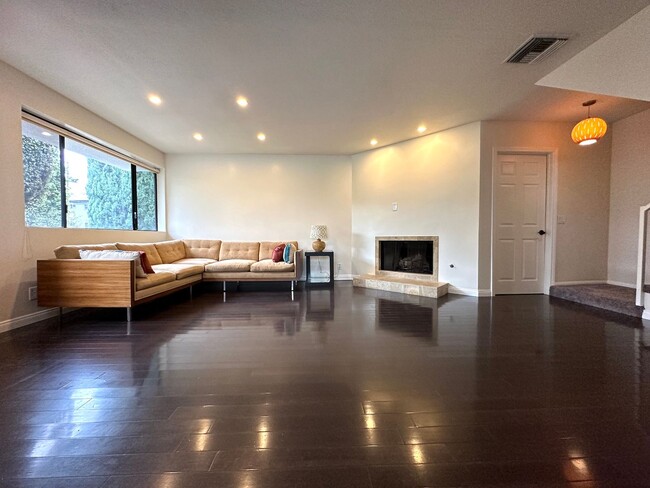 805 N W Knoll Dr in West Hollywood, CA - Building Photo - Building Photo