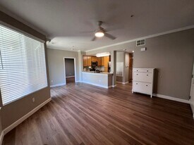 5201 Laguna Oaks Dr in Elk Grove, CA - Building Photo