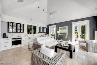 1375 Gordon Dr in Naples, FL - Building Photo - Building Photo