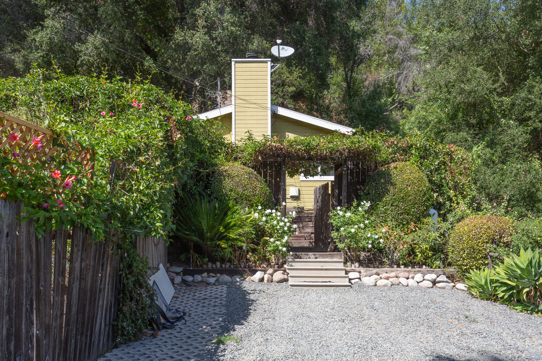 19809 Montau Dr in Topanga, CA - Foto de edificio