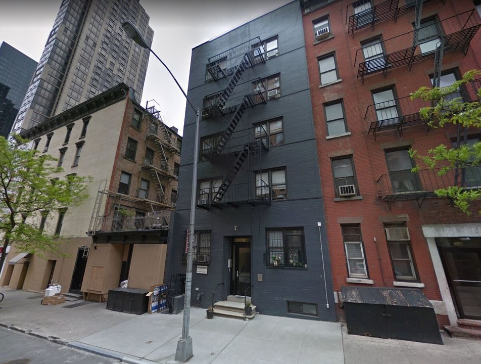 340 East 61st Street in New York, NY - Building Photo