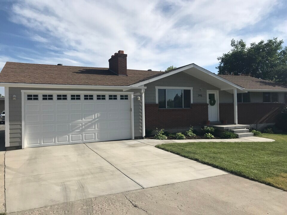 245 W 500 N in Lindon, UT - Building Photo