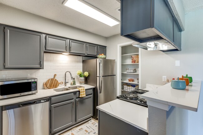 The Reid Apartments in Grand Prairie, TX - Foto de edificio - Building Photo