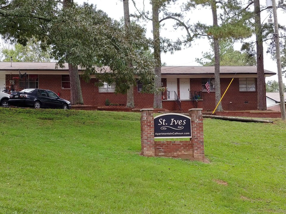 St Ives Apartments in Calhoun, GA - Foto de edificio