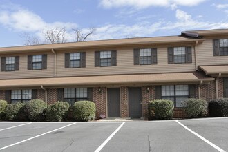 Oak Tree in Fountain Inn, SC - Foto de edificio - Building Photo