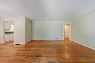 893 Willivee Dr in Decatur, GA - Building Photo - Building Photo