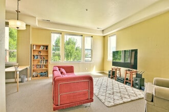 184 Clear Creek Dr in Ashland, OR - Building Photo - Building Photo