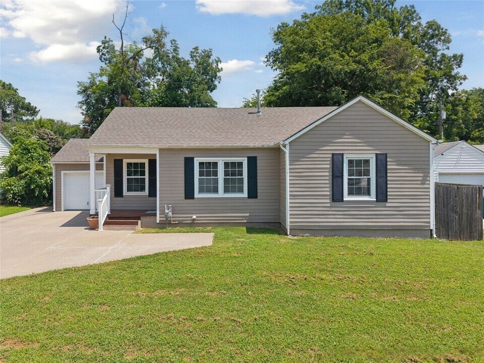 1417 S Quebec Ave in Tulsa, OK - Building Photo