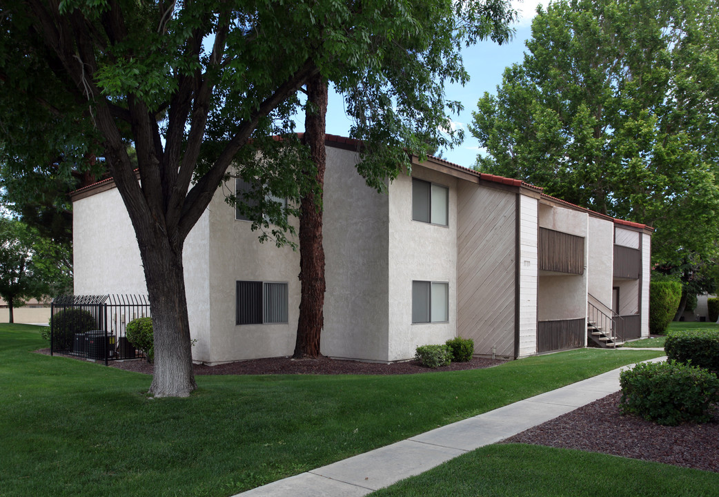 Park Terrace in Lancaster, CA - Building Photo