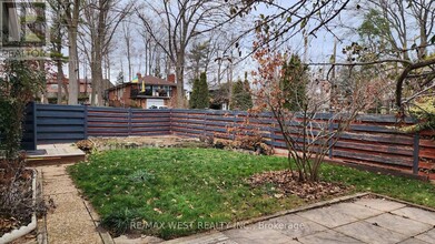 3161 The Credit Woodlands in Mississauga, ON - Building Photo - Building Photo