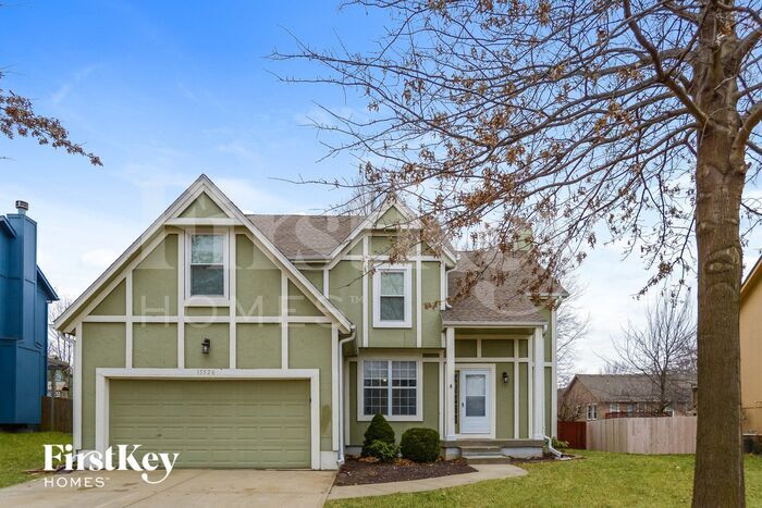 15526 S Kenwood St in Olathe, KS - Building Photo