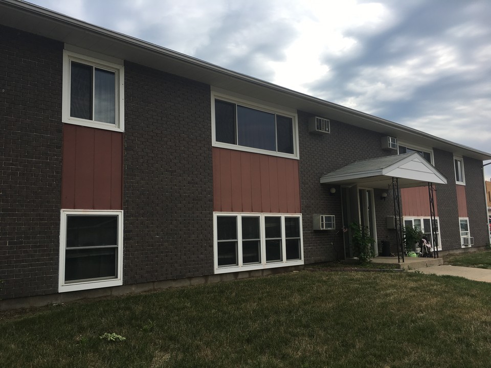 Multi-Family 3 Building Apartment Investment in Elk Point, SD - Building Photo