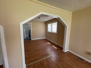 300 E Highland Dr in Columbia, TN - Building Photo - Building Photo