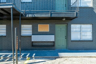 Huntington Place in Houston, TX - Building Photo - Building Photo