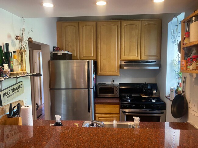 558 N 17th St, Unit C in Philadelphia, PA - Building Photo - Building Photo