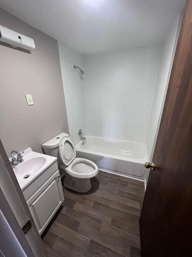210 N Strevell Ave in Miles City, MT - Building Photo - Building Photo