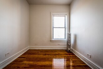 6400 S Rockwell St Chicago, IL 60629 in Chicago Lawn, IL - Foto de edificio - Building Photo