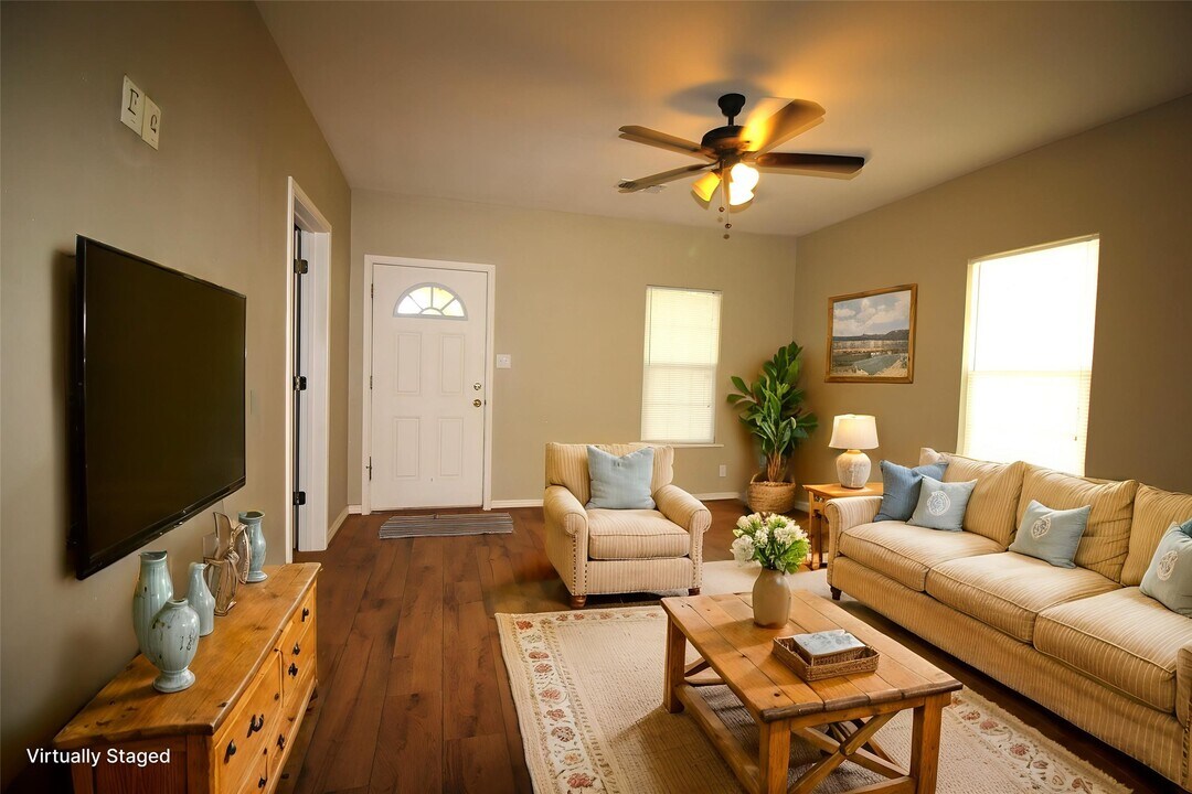 7729 Farm to Market Rd 1301 in Wharton, TX - Building Photo