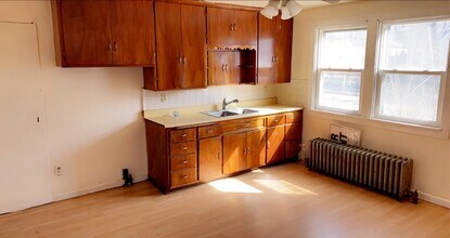 2690 S 10th St in Milwaukee, WI - Building Photo - Building Photo