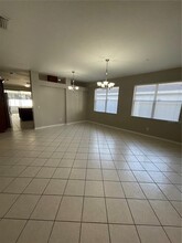 8022 Terrace Ridge Dr in Tampa, FL - Building Photo - Building Photo