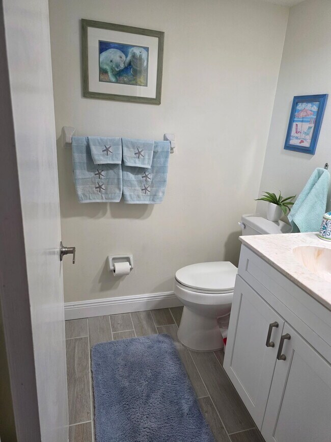 4225 N Highway A1A in Hutchinson Island, FL - Foto de edificio - Building Photo