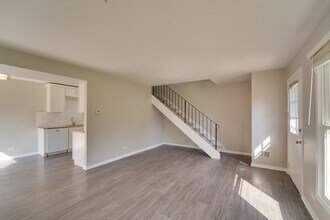 1883 Jamestown Cir in Hoffman Estates, IL - Building Photo - Building Photo