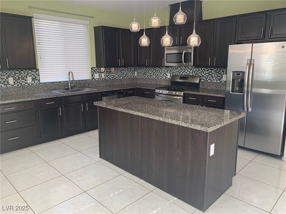 10619 Tamaruga Ct in Las Vegas, NV - Building Photo