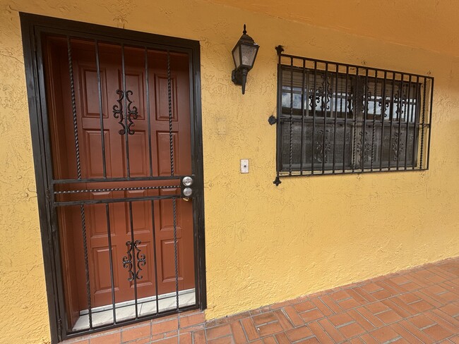 1331 W 51st Pl, Unit 1331 in Hialeah, FL - Foto de edificio - Building Photo