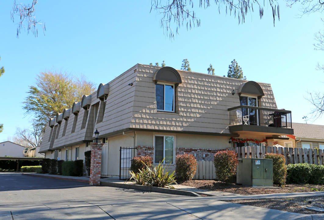 Fairview Apartments in Pleasanton, CA - Building Photo