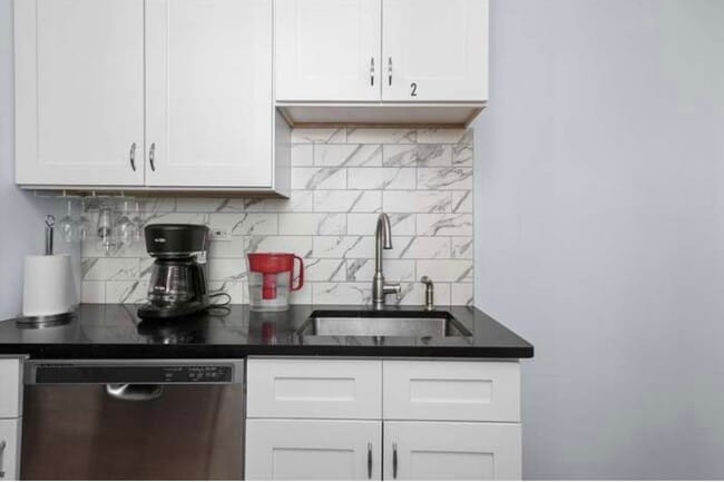 3301 W Belle Plaine Ave, Unit 2R