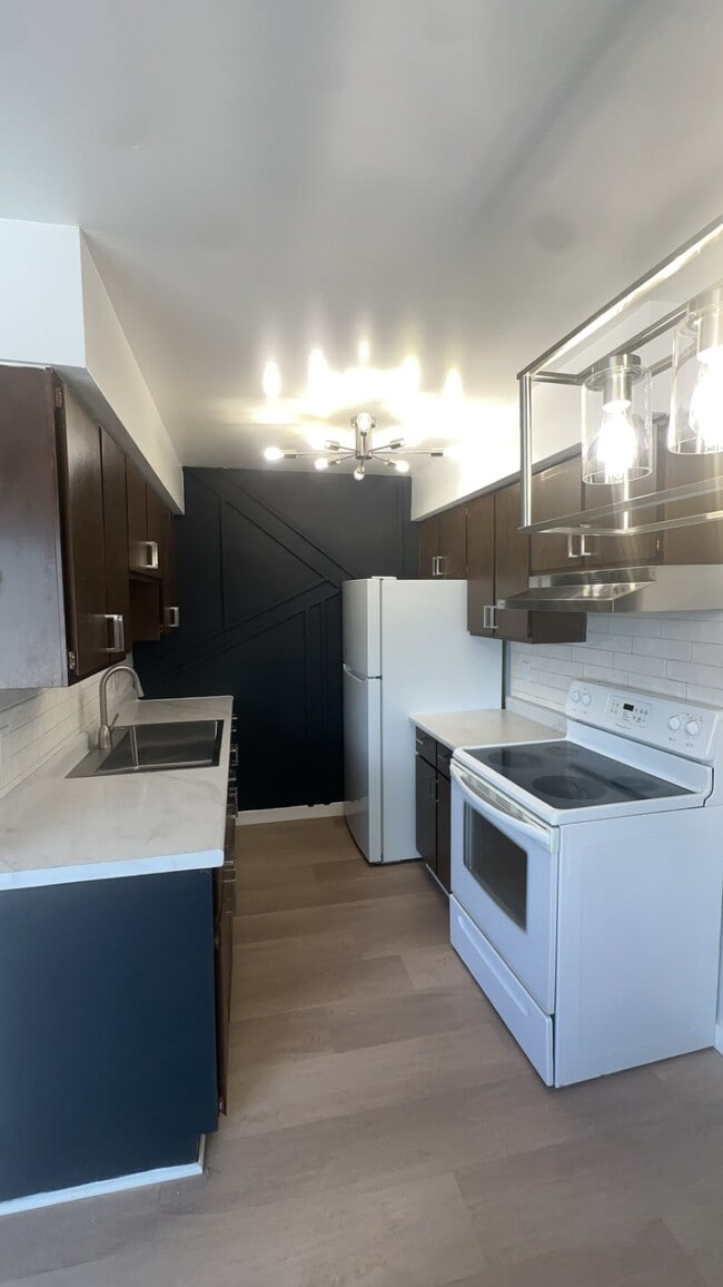 2008 Military St, Unit 16 in Port Huron, MI - Building Photo - Building Photo