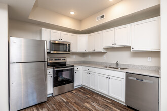 Creek View At Devils Glen in Bettendorf, IA - Building Photo - Interior Photo