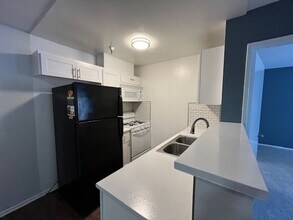 700 S. Berendo Ave in Los Angeles, CA - Building Photo - Interior Photo