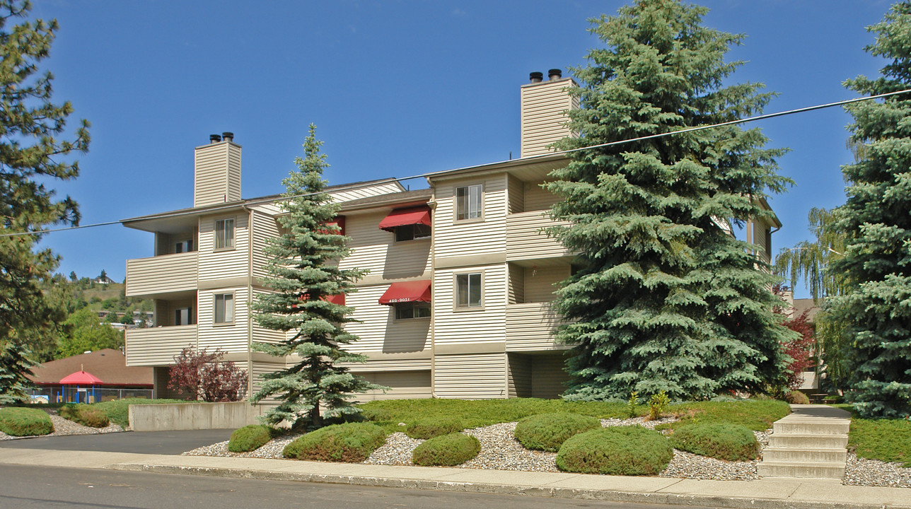 Country Homes Court in Spokane, WA - Foto de edificio