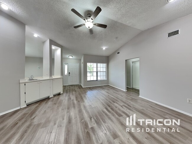 1203 70th Dr E in Sarasota, FL - Building Photo - Building Photo