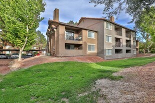 2750 S Durango Dr in Las Vegas, NV - Building Photo