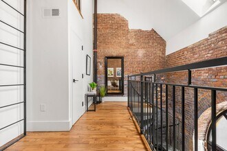 380 Montgomery St in Jersey City, NJ - Building Photo - Building Photo