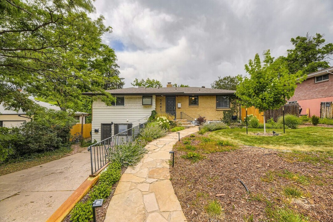 5441 S Cedar St in Littleton, CO - Building Photo