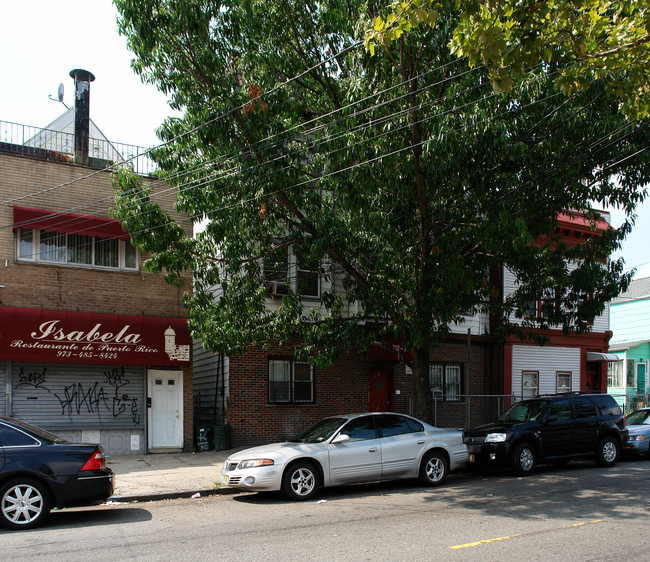 712-714 Summer Ave in Newark, NJ - Foto de edificio - Building Photo