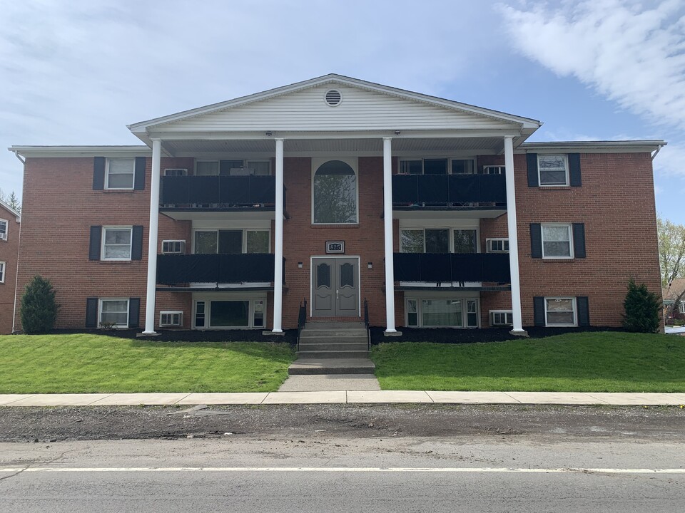 Center Road Apartments in Buffalo, NY - Building Photo