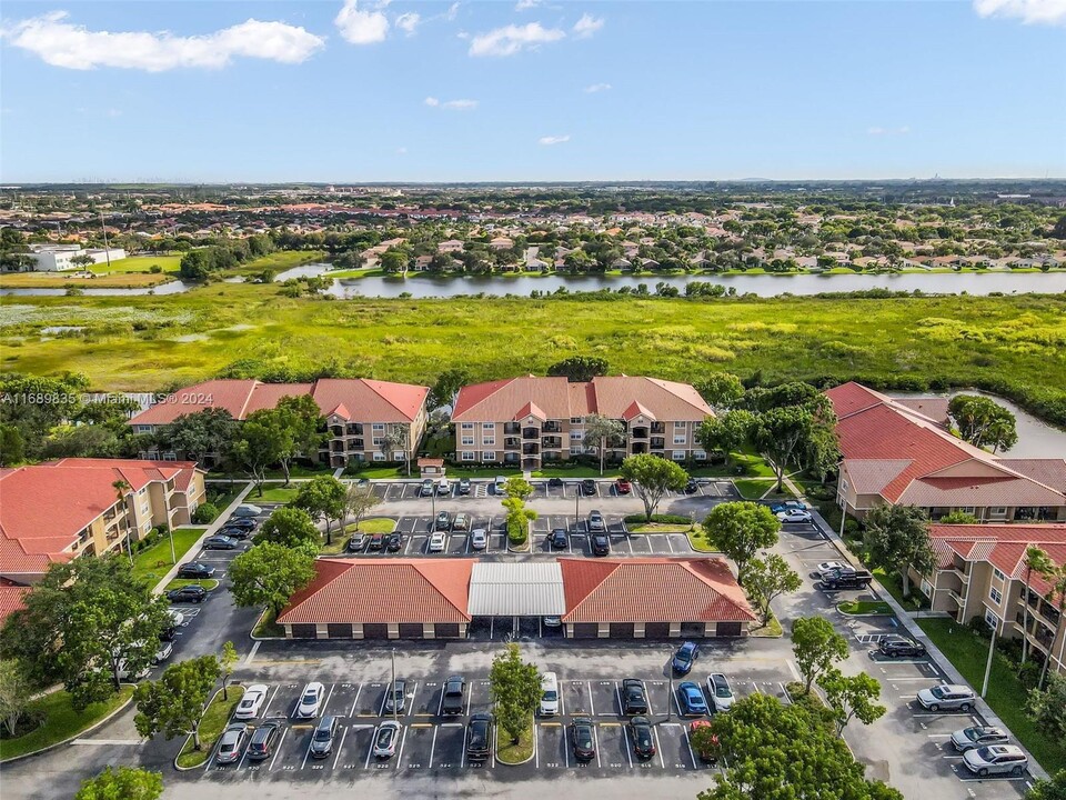 215 SW 117th Terrace in Pembroke Pines, FL - Building Photo