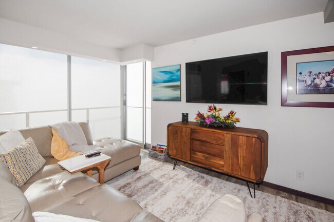 1810 Avenida Del Mundo in Coronado, CA - Foto de edificio - Building Photo