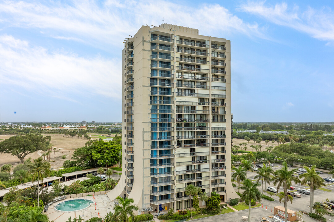 Jefferson Tower in West Palm Beach, FL - Building Photo