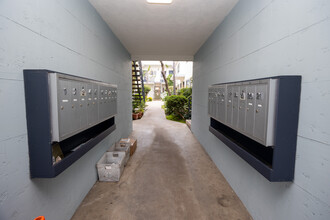 Lido Apartments - 3648 Westwood Blvd in Los Angeles, CA - Building Photo - Building Photo