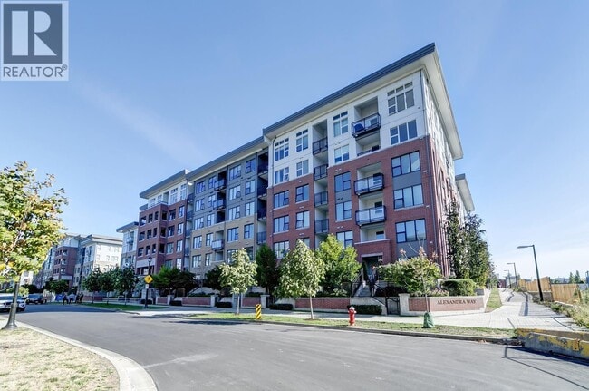 property at 9366-9366 Tomicki Ave