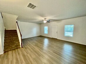 525 Ruths Dr in Holly Springs, GA - Building Photo - Building Photo