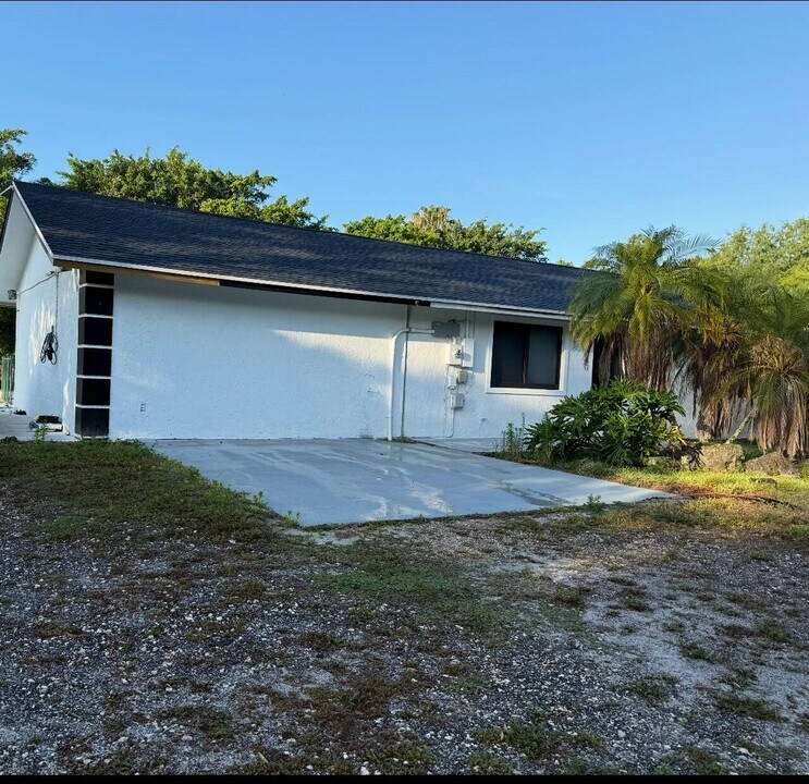 13530 52nd Ct N in West Palm Beach, FL - Building Photo