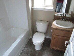 261 Cherry Bark Ln in Medford, OR - Building Photo - Building Photo