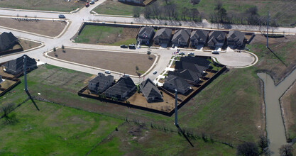 Prairie Oaks in Little Elm, TX - Foto de edificio - Building Photo